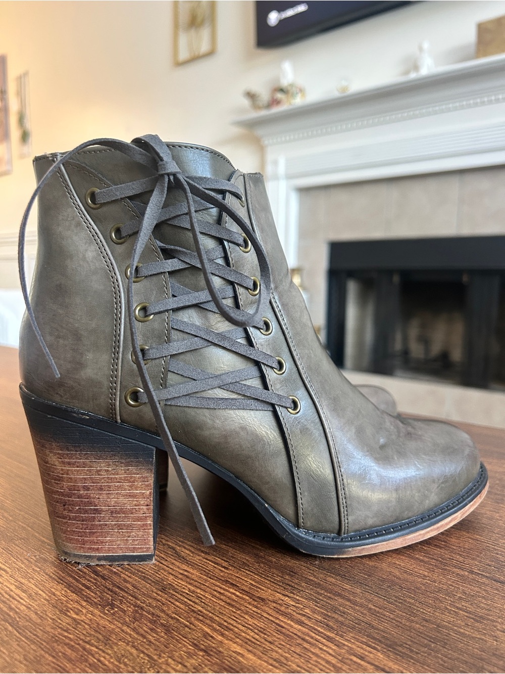 93 Vintage Women's Lace-Up Ankle Boot in Olive
